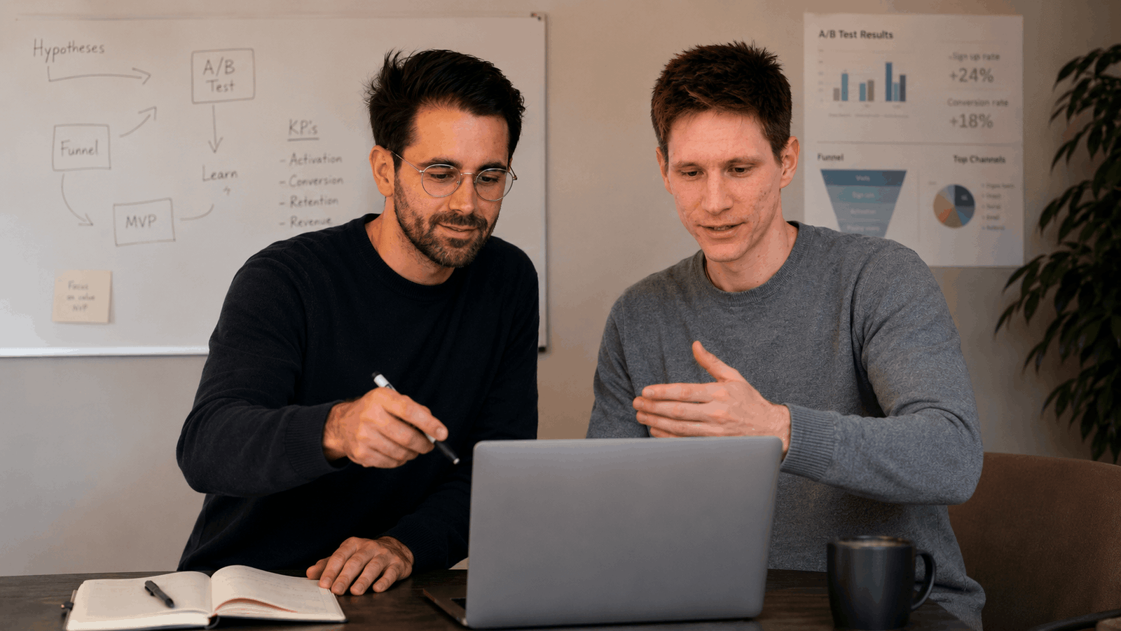 Pascal und Simon im Arbeitskontext am Prototyp